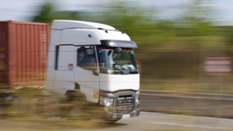 Kenapa Estimasi Pengiriman Sering Meleset? Ini Faktanya di Lapangan